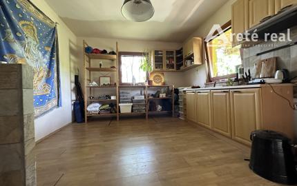 ARETÉ REAL – PRIPRAVUJEME PREDAJ 6270m2 POZEMKU S JAZIERKOM V MODRE, ČASŤ ŠARKAPERKY
