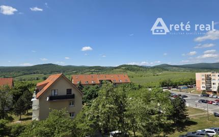 Areté real - Predaj veľmi pekného, zrekonštruovaného 3-izbového bytu s priestrannou loggiou, Svätoplukova ul, Pezinok