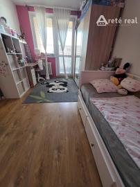 Areté real - Predaj veľmi pekného, zrekonštruovaného 3-izbového bytu s priestrannou loggiou, Svätoplukova ul, Pezinok