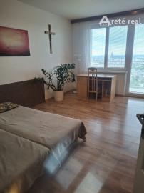 Areté real- Predaj  slnečného 4 izbového bytu s 3 loggiami, ulica Ladislava Dérera, lokalita KRAMÁRE