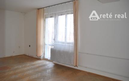 Areté real- Predaj výborne riešeného 3-izbového bytu s balkónom vo výbornej lokalite v centre Pezinka, Záhradná ul.