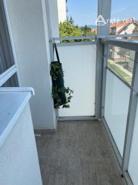 Areté real- Predaj výborne riešeného 3-izbového bytu s balkónom vo výbornej lokalite v centre Pezinka, Záhradná ul.