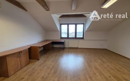Areté real - Prenájom priestorov v centre Pezinka – vhodné na administratívu, služby alebo bývanie spojené s podnikaním
