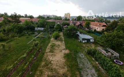 ARETÉ REAL – PREDAJ 2 VINÁRSKYCH RODINNÝCH DOMOV S 2 NEBYTOVÝMI BUDOVAMI V CENTRE MODRY, DOLNÁ