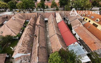 ARETÉ REAL – PREDAJ 2 VINÁRSKYCH RODINNÝCH DOMOV S 2 NEBYTOVÝMI BUDOVAMI V CENTRE MODRY, DOLNÁ