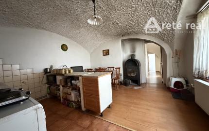 ARETÉ REAL – PREDAJ 2 VINÁRSKYCH RODINNÝCH DOMOV S 2 NEBYTOVÝMI BUDOVAMI V CENTRE MODRY, DOLNÁ