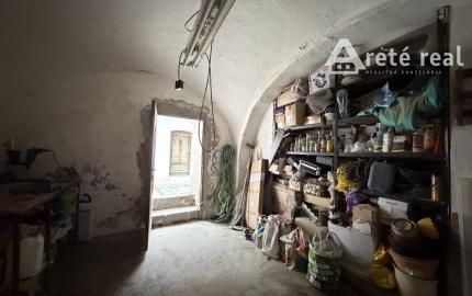 ARETÉ REAL – PREDAJ 2 VINÁRSKYCH RODINNÝCH DOMOV S 2 NEBYTOVÝMI BUDOVAMI V CENTRE MODRY, DOLNÁ