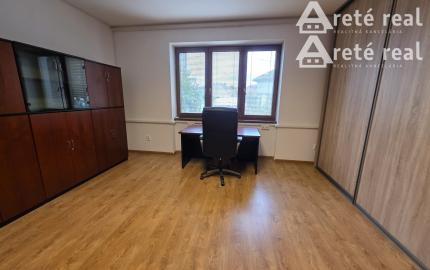 Areté real - Prenájom priestorov v centre Pezinka – kombinovateľné priestory vo výbornej lokalite v Pezinku