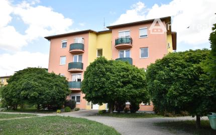 Areté real - Predaj výborne dispozične riešeného 2 -izbového bytu s balkónom v obľúbenej lokalite Muškát v Pezinku