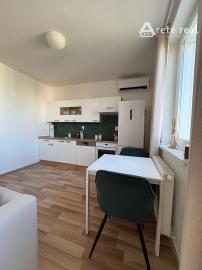 ARETÉ REAL- PONÚKAME NA PREDAJ SLNEČNÝ 1 IZB.BYT S BALKÓNOM, PARKOVACÍM STÁTÍM, V MALEBNEJ DEDINKE SLOVENSKÝ GROB