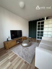 ARETÉ REAL- PONÚKAME NA PREDAJ SLNEČNÝ 1 IZB.BYT S BALKÓNOM, PARKOVACÍM STÁTÍM, V MALEBNEJ DEDINKE SLOVENSKÝ GROB