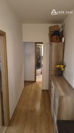 Areté Real - ponúka na predaj svetlý, zrekonštruovaný 2-izbový byt s loggiou