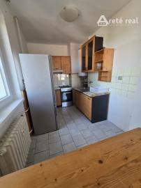Areté real- Predaj výborne riešeného 3-izbového bytu s balkónom vo výbornej lokalite v centre Pezinka, Záhradná ul.