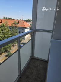 Areté real- Predaj výborne riešeného 3-izbového bytu s balkónom vo výbornej lokalite v centre Pezinka, Záhradná ul.