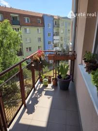 Areté real - Predaj veľmi pekného, priestranného 3 izbového bytu s 2 balkónmi a garážou, sídl. Muškát, Pezinok