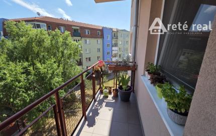 Areté real - Predaj veľmi pekného, priestranného 3 izbového bytu s 2 balkónmi a garážou, sídl. Muškát, Pezinok
