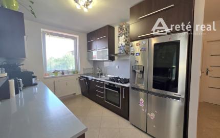 Areté real - Predaj veľmi pekného, priestranného 3 izbového bytu s 2 balkónmi a garážou, sídl. Muškát, Pezinok