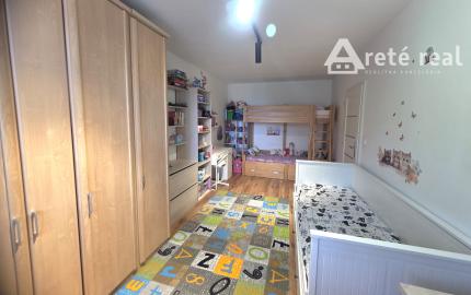 Areté real - Predaj veľmi pekného, priestranného 3 izbového bytu s 2 balkónmi a garážou, sídl. Muškát, Pezinok