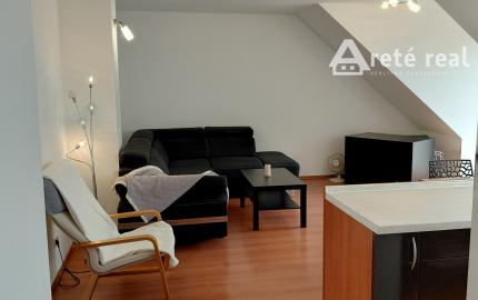 ARETÉ REAL-PREDAJ- MIESTO KDE SA DEŇ ZAČÍNA DOBROU NÁLADOU, BYT PRIAMO V CENTRE MESTA ,KTORÝ DÝCHA  POKOJOM