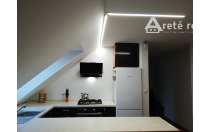 ARETÉ REAL-PREDAJ- MIESTO KDE SA DEŇ ZAČÍNA DOBROU NÁLADOU, BYT PRIAMO V CENTRE MESTA ,KTORÝ DÝCHA  POKOJOM