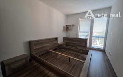 Areté real- Predaj výborne riešeného 2-izbového bytu s garážovým státím v dobrej lokalite, ul. Novomeského /byt.dom La Vita/, Pezinok