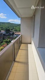 Areté real - Prenájom pekného, zariadeného 3-izbového bytu s priestrannou loggiou, Jurkovičova ul., Bratislava - Rača