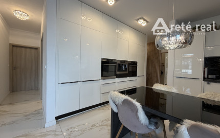 ARETÉ REAL – BYT S PRIESTRANNOU TERASOU A BALKÓNOM, SLNEČNICE