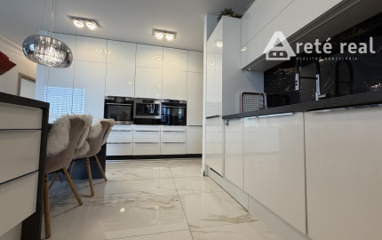 ARETÉ REAL – BYT S PRIESTRANNOU TERASOU A BALKÓNOM, SLNEČNICE