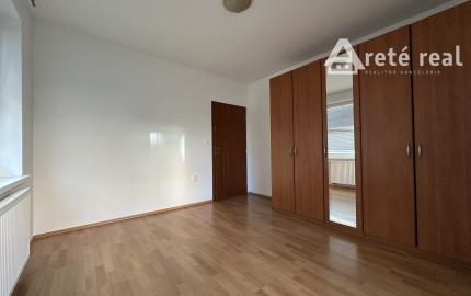ARETÉ REAL – PRENÁJOM 2-IZBOVÉHO BYTU S PARKOVACÍM STÁTÍM V GARÁŽI, PEZINOK, SILVÁNOVÁ