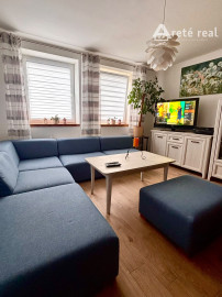 PREDAJ-Veľkorysý 6-izbový dom pre rodinu ktorá túži po svetle, pokoji a priestore, kde môže rásť. Každé okno prináša slnko do tohto výnimočného domu