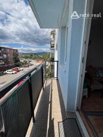 Areté Real - Predaj 2-izbového bytu s veľkorysou výmerou, balkónom a murovanou pivnicou