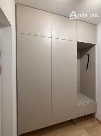 Areté Real - Na prenájom | Novo-skolaudovaný 2-izbový byt s loggiou, parkovacím miestom a pivničnou kobkou | Pezinok Sever