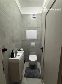 Areté Real - Na prenájom | Novo-skolaudovaný 2-izbový byt s loggiou, parkovacím miestom a pivničnou kobkou | Pezinok Sever