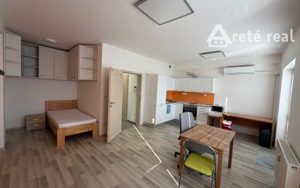 Areté real-prenájom slnečného 1 izbového bytu s loggiou v Pezinku-sídlisko Juh- vyhľadávaná loklalita.