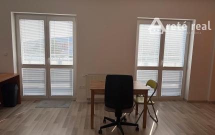 Areté real-prenájom slnečného 1 izbového bytu s loggiou v Pezinku-sídlisko Juh- vyhľadávaná loklalita.