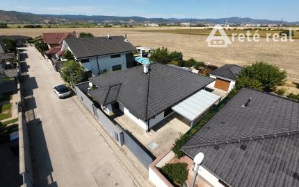 ARETÉ REAL – VKUSNÝ RD SO ZIMNOU ZÁHRADOU, TERASOU A GARÁŽOU, SLOVENSKÝ GROB, MONARI