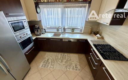 ARETÉ REAL – VKUSNÝ RD SO ZIMNOU ZÁHRADOU, TERASOU A GARÁŽOU, SLOVENSKÝ GROB, MONARI