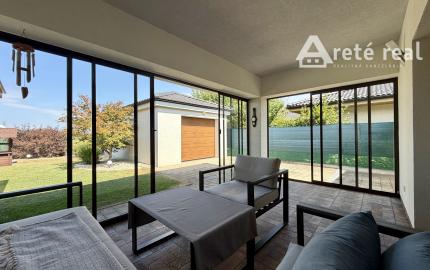 ARETÉ REAL – VKUSNÝ RD SO ZIMNOU ZÁHRADOU, TERASOU A GARÁŽOU, SLOVENSKÝ GROB, MONARI