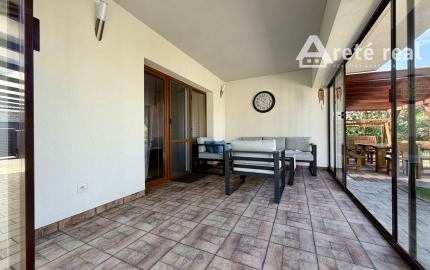 ARETÉ REAL – VKUSNÝ RD SO ZIMNOU ZÁHRADOU, TERASOU A GARÁŽOU, SLOVENSKÝ GROB, MONARI