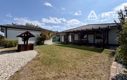 ARETÉ REAL – VKUSNÝ RD SO ZIMNOU ZÁHRADOU, TERASOU A GARÁŽOU, SLOVENSKÝ GROB, MONARI