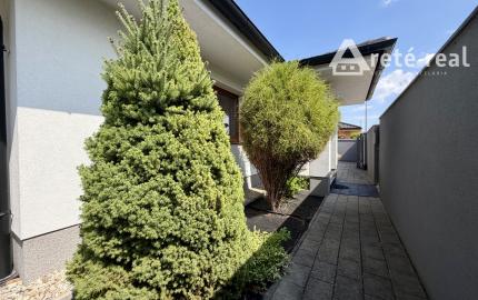 ARETÉ REAL – VKUSNÝ RD SO ZIMNOU ZÁHRADOU, TERASOU A GARÁŽOU, SLOVENSKÝ GROB, MONARI