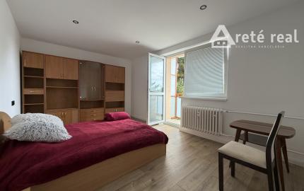 ARETÉ REAL - PRENÁJOM ZARIADENEJ IZBY S BALKÓNOM V BYTE, MODRA, DUKELSKÁ