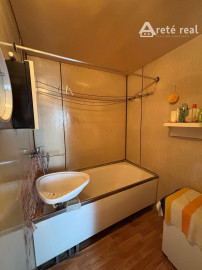 Areté Real - Predaj 2-izbového bytu s veľkorysou výmerou, balkónom a murovanou pivnicou