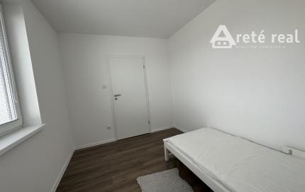ARETÉ REAL - PREDAJ NÁDHERNÉHO BYTU S DVOMA PARKOVACÍMI MIESTAMI, SLOVENSKÝ GROB, PRI JAZERE