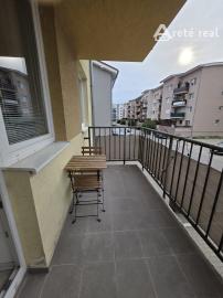 Areté real- Predaj výborne riešeného, priestranného 2-izbového bytu s balkónom a parkovacím miestom v dobrej lokalite, ul. Koceľova, Slovenský Grob
