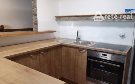 Areté real - Prenájom pekného zariadeného 2-izbového bytu s parkovacím miestom vo Viničnom