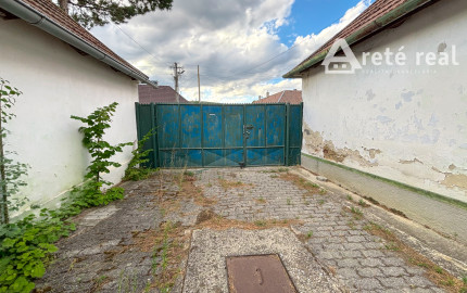 Areté real- Rodinný dom v tichej časti Častej – ideálny na rekonštrukciu alebo novú výstavbu