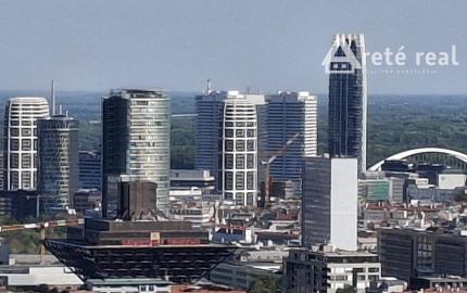 PONÚKAME NA PREDAJ 4 IZBOVÝ, VÝBORNE RIEŠENÝ  BYT NA ul. LADISLAVA DÉRERA - KRAMÁRE, 3 LOGGIE, BEZBARIÉROVÝ PRÍSTUP