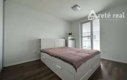 ARETÉ REAL - PREDAJ NÁDHERNÉHO BYTU S DVOMA PARKOVACÍMI MIESTAMI, SLOVENSKÝ GROB, PRI JAZERE