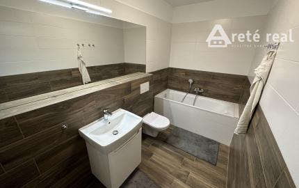ARETÉ REAL - PREDAJ NÁDHERNÉHO BYTU S DVOMA PARKOVACÍMI MIESTAMI, SLOVENSKÝ GROB, PRI JAZERE